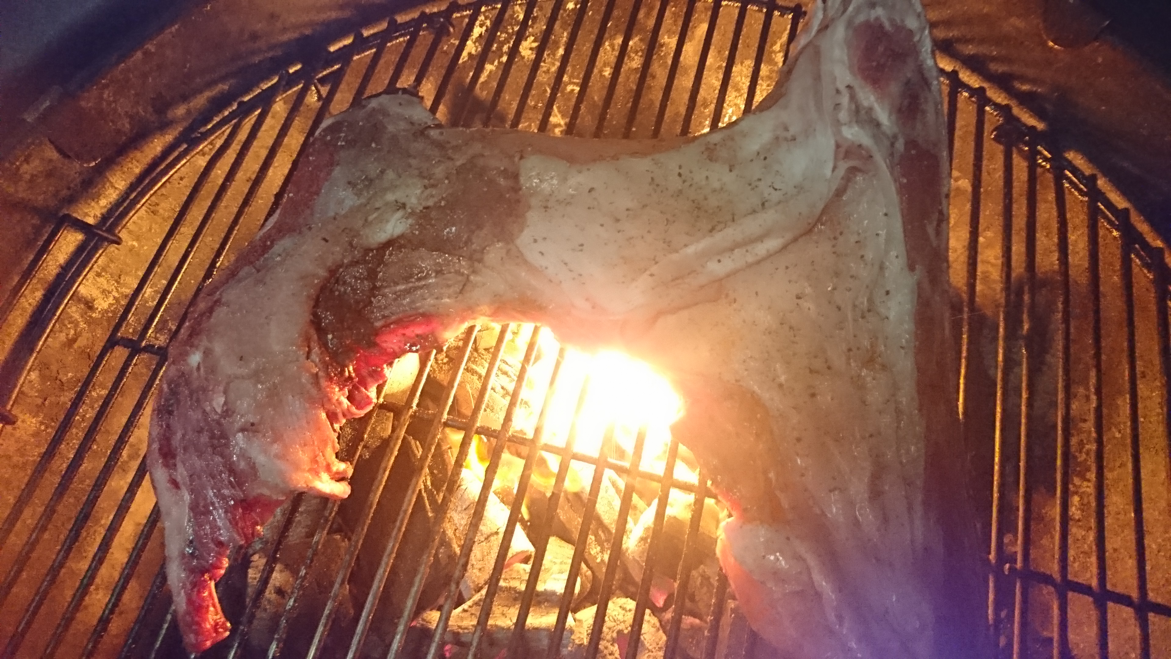 炭火の骨付き肉